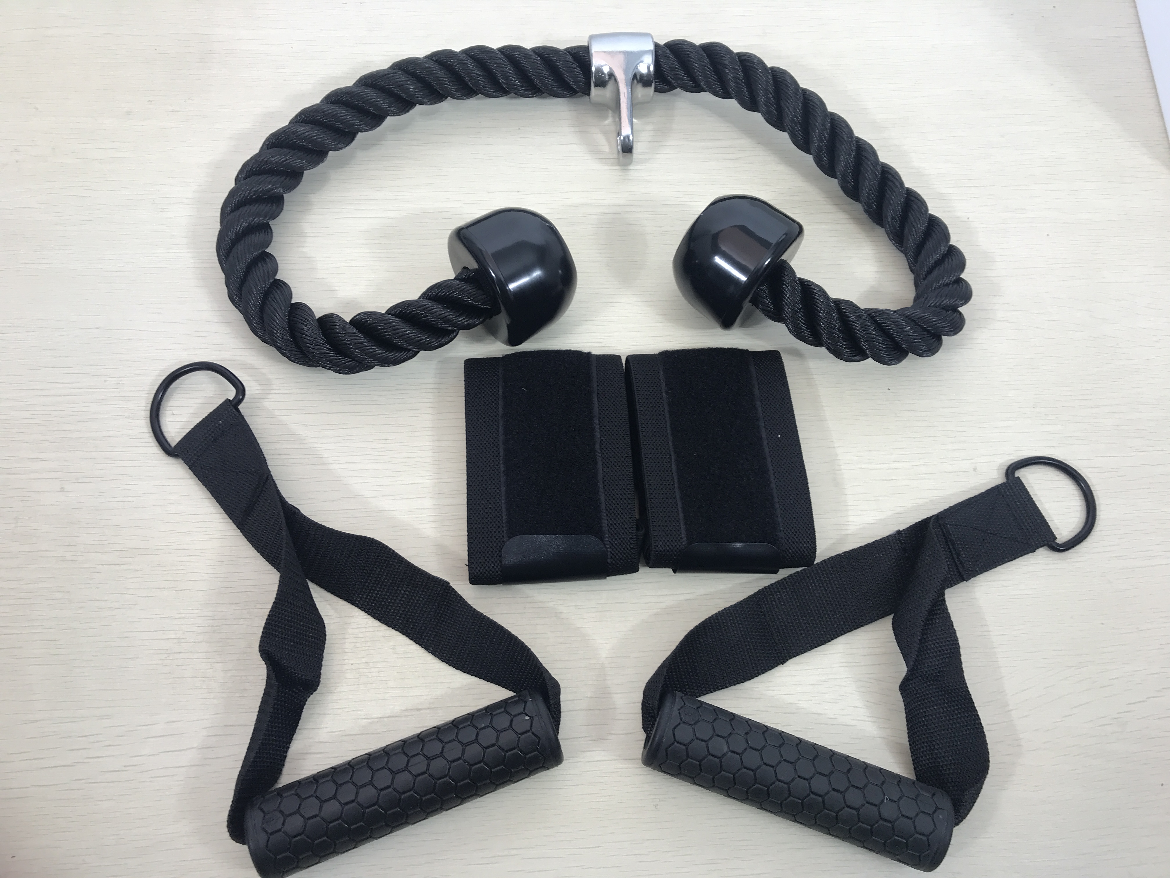 Consevisen Premium Cable Machine Pull Down Rope Attachment for a Full-Body Workout